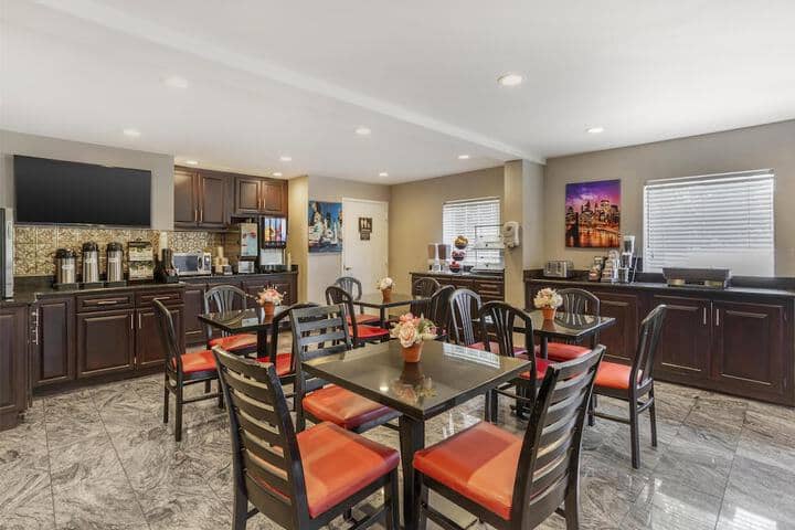 Breakfast area